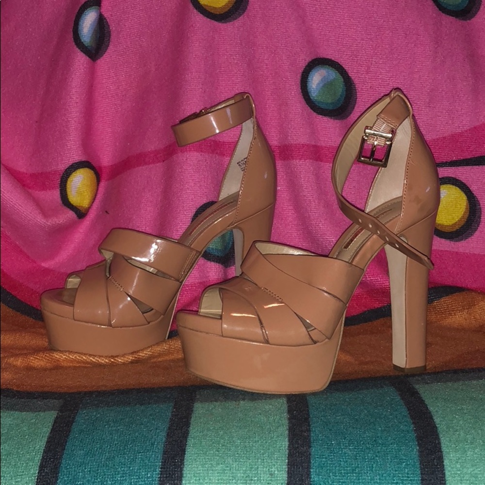 BCBG heels - Picture 2 of 4